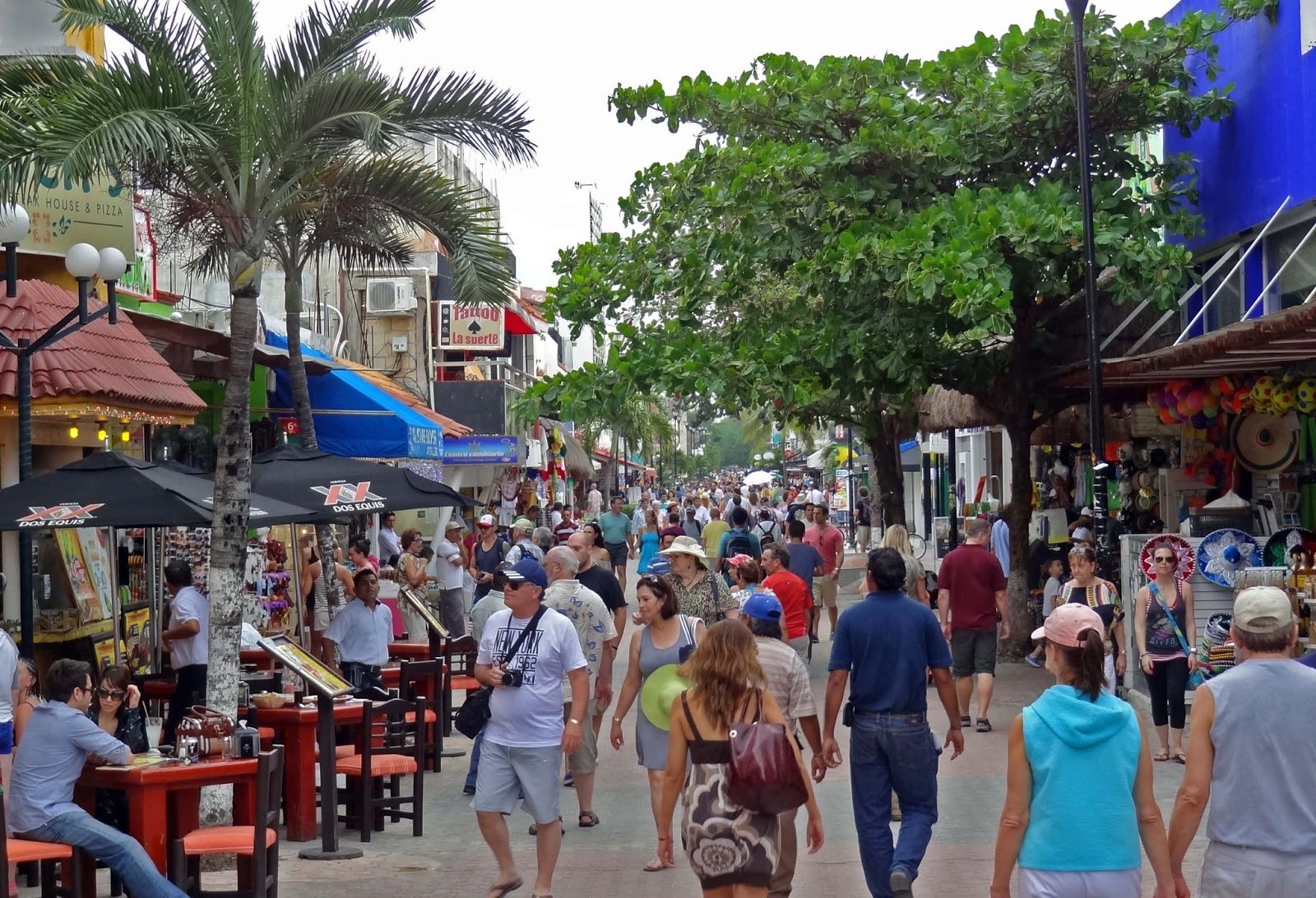 Walking down the 5th Avenue in Playa del Carmen