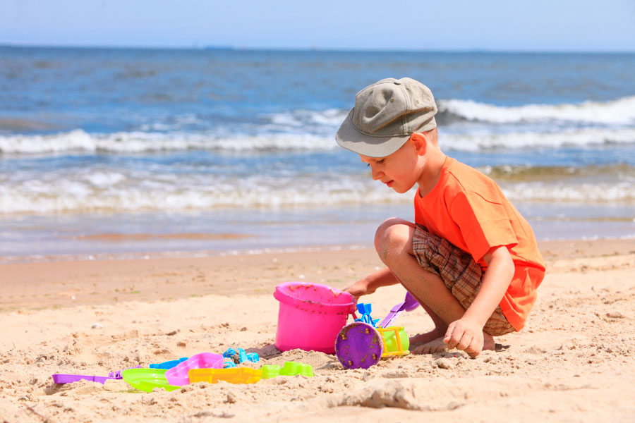 childrens-on-the-beach