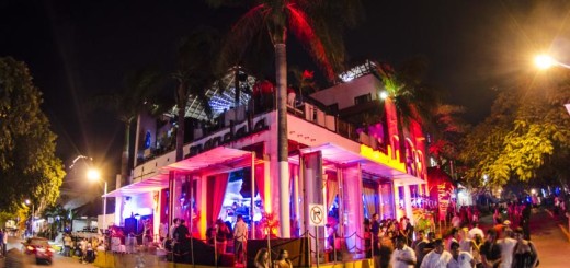 Tropical Casa Blanca Party Hotel